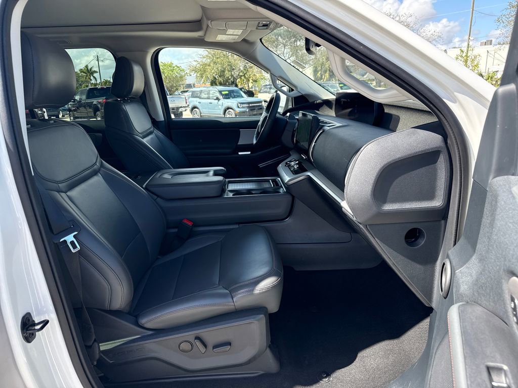 Certified 2025 Ford Expedition Active image 28