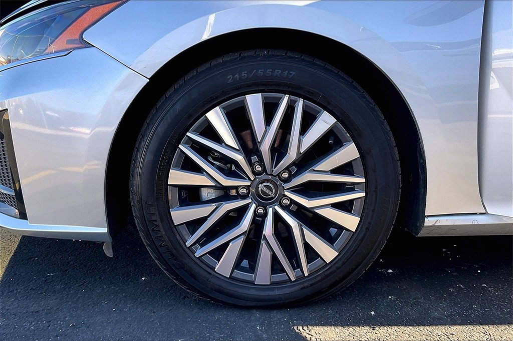 Used 2023 Nissan Altima 2.5 SV image 8