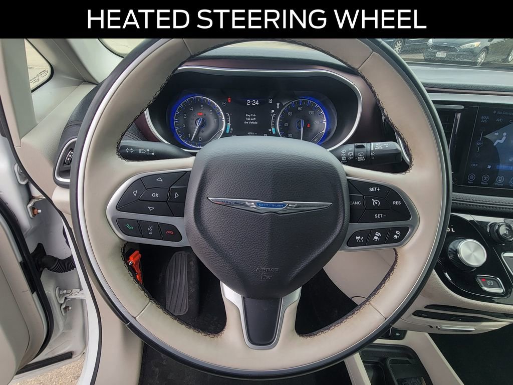 Used 2017 Chrysler Pacifica Limited image 18