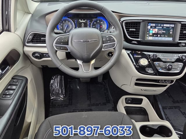 Used 2022 Chrysler Voyager LX FWD image 11