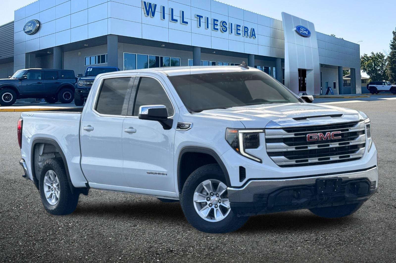 Used 2023 GMC Sierra 1500 SLE image 2