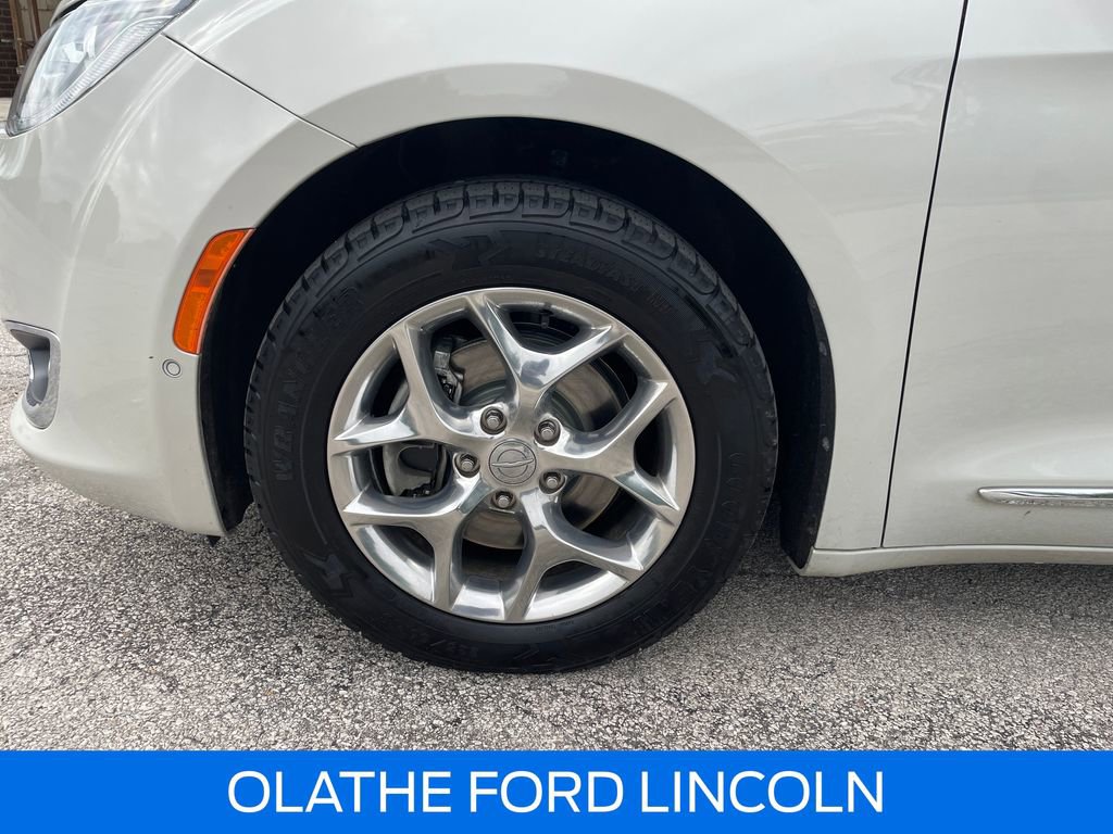Used 2020 Chrysler Pacifica Limited FWD image 29