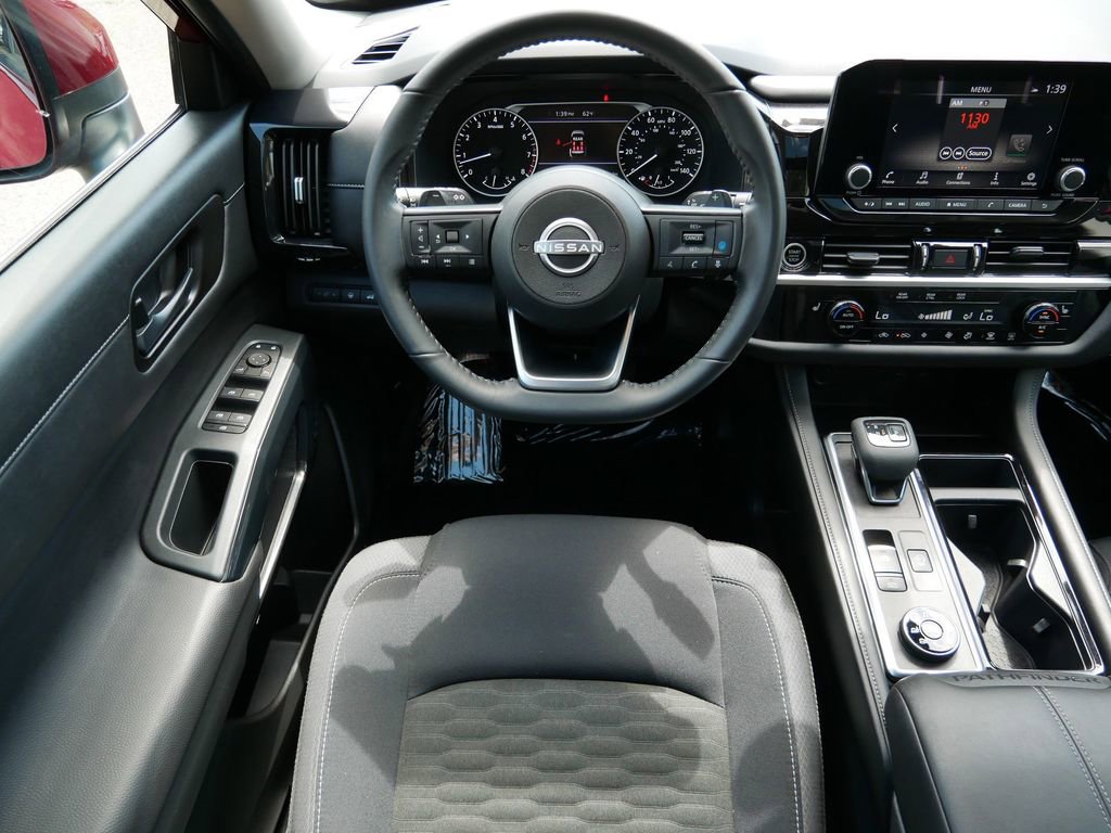 Used 2024 Nissan Pathfinder SV w/ SV Premium Package AWD/4WD image 12