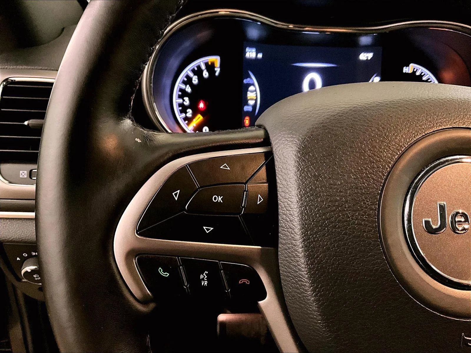 Used 2020 Jeep Grand Cherokee Limited AWD/4WD image 17