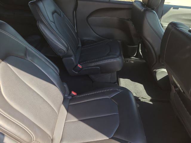 Used 2025 Chrysler Pacifica Select FWD image 12