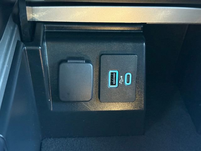 Certified 2022 Ford Explorer XLT w/ Equipment Group 202A image 15