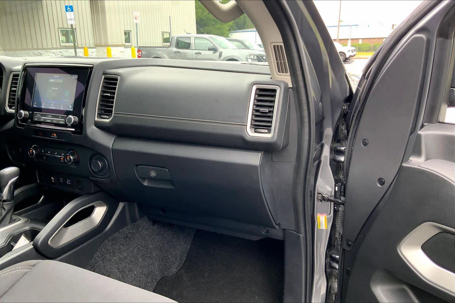 Used 2022 Nissan Frontier SV w/ Technology Package RWD image 18