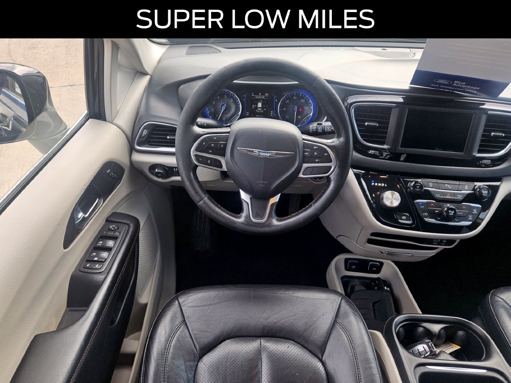 Used 2020 Chrysler Pacifica Touring-L FWD image 10