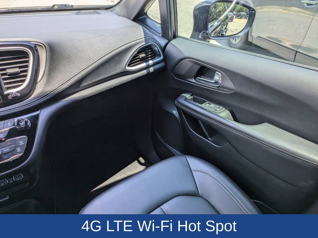 Used 2025 Chrysler Pacifica Select FWD image 20