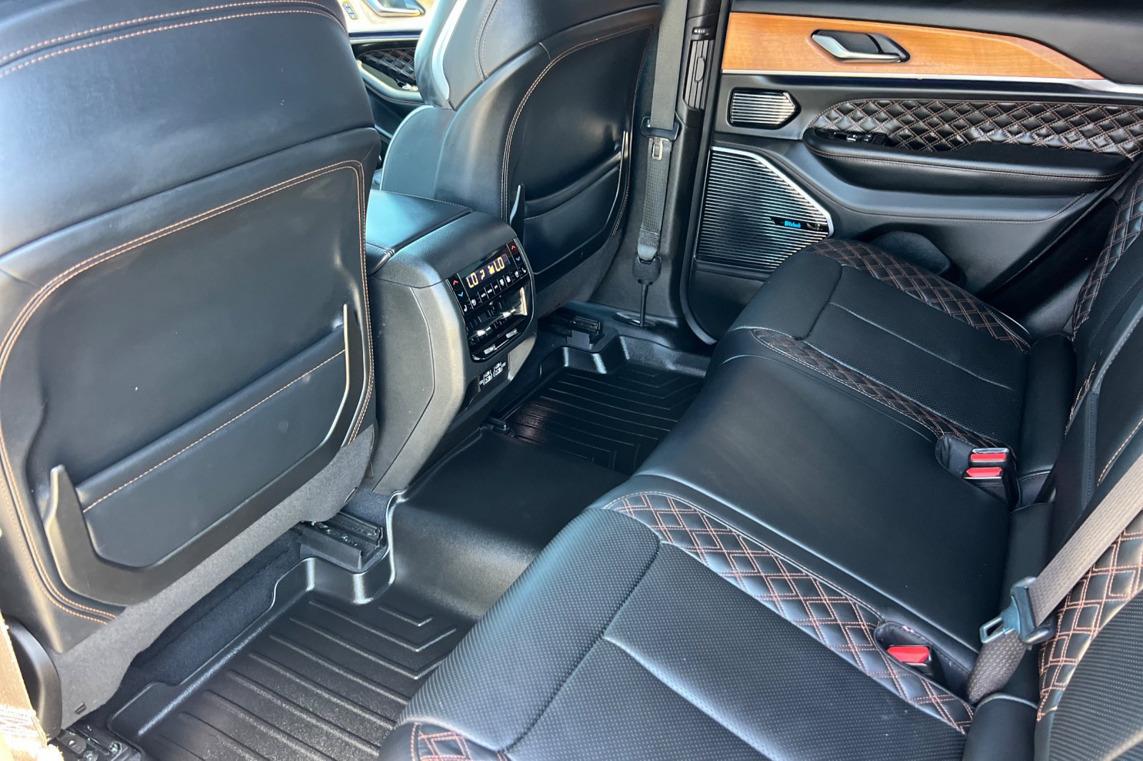 Used 2023 Jeep Grand Cherokee Summit AWD/4WD image 14