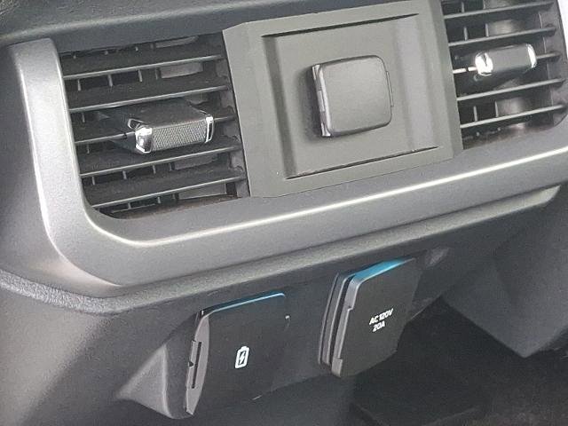 Certified 2022 Ford F150 Lightning Lariat image 11