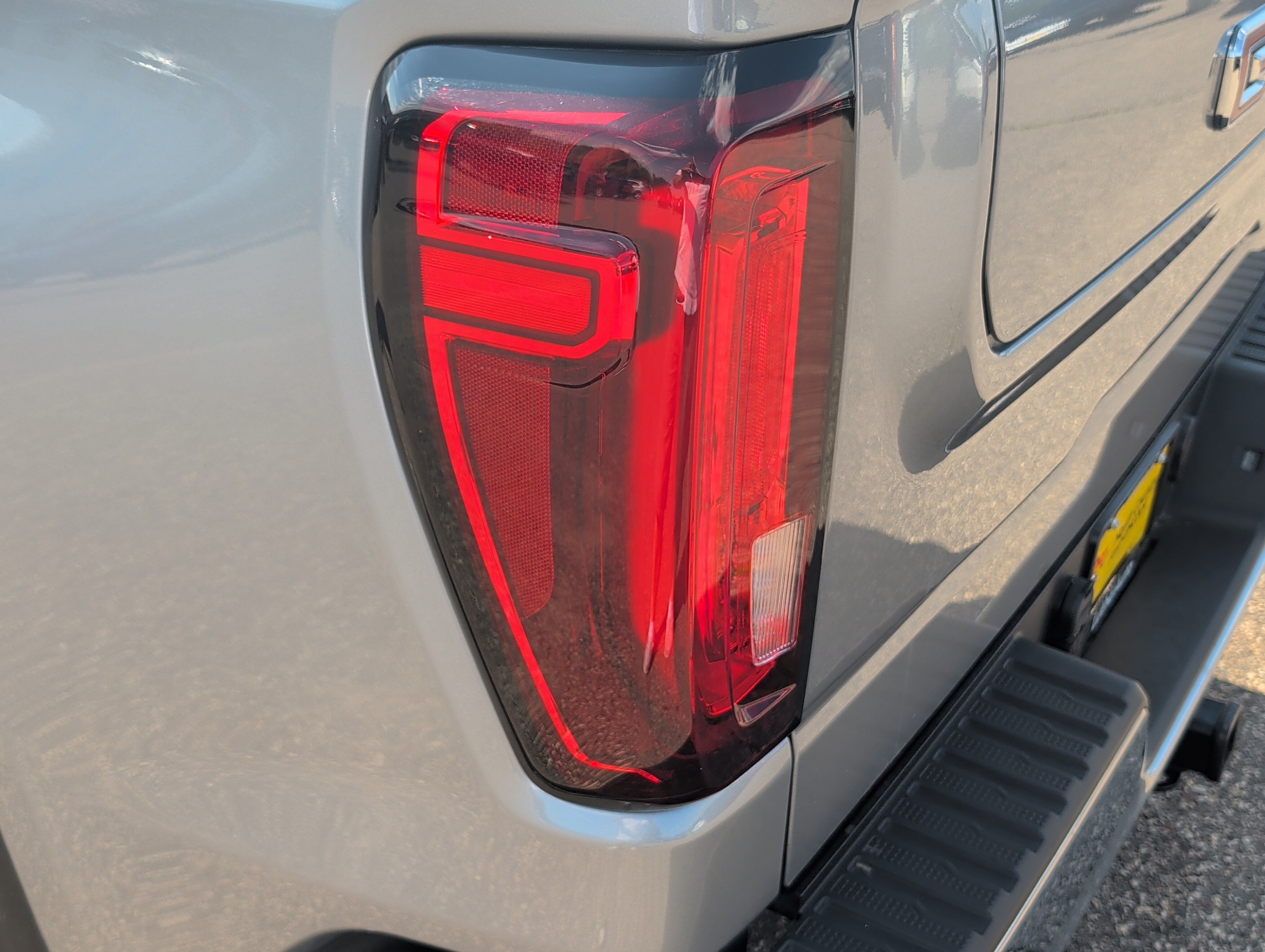 Used 2025 GMC Sierra 1500 SLT AWD/4WD image 17