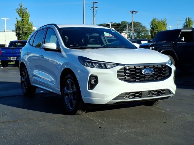Certified 2023 Ford Escape ST-Line Select w/ Tech Pack #2 AWD/4WD image 3