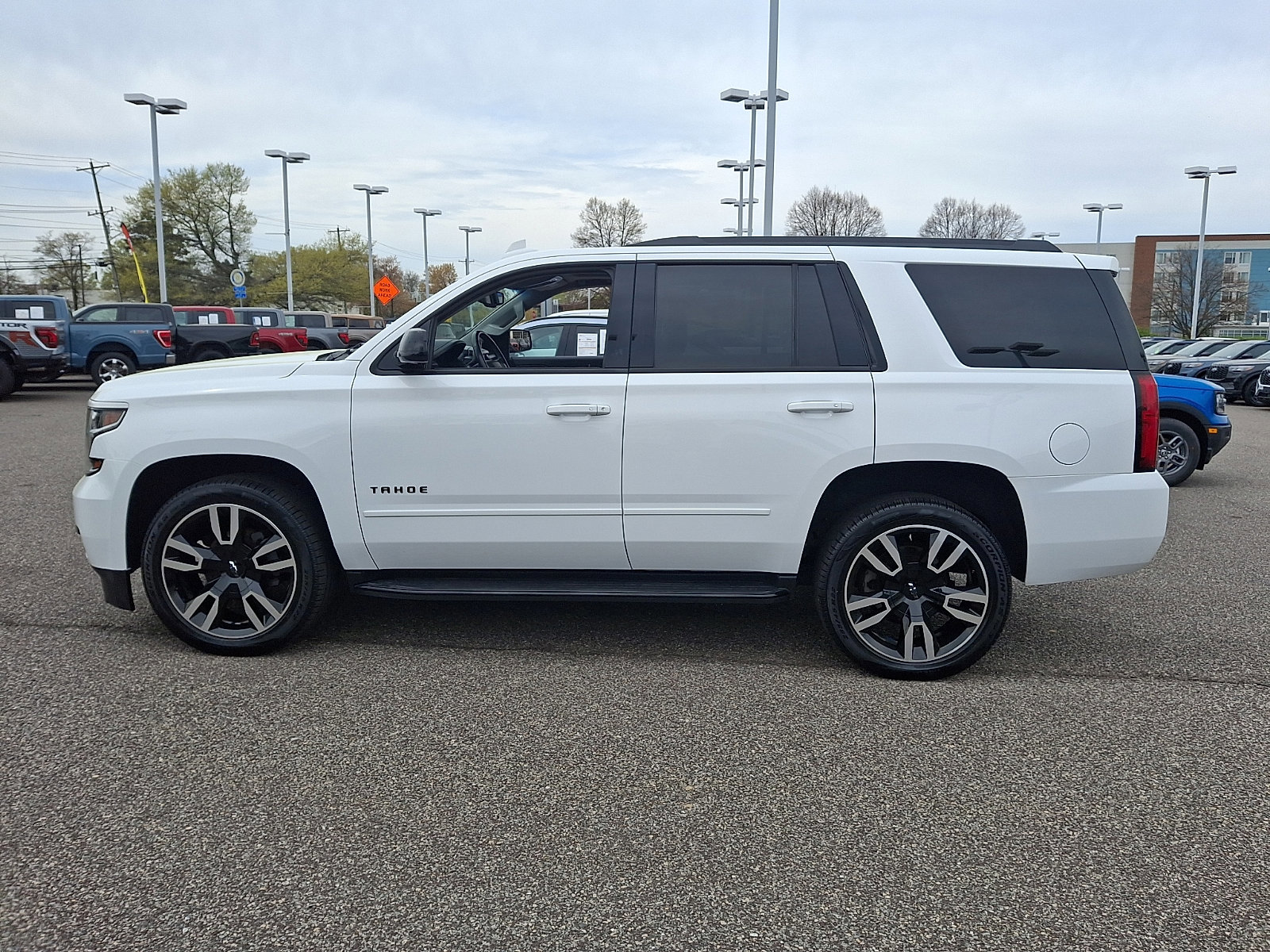 Used 2019 Chevrolet Tahoe Premier image 3