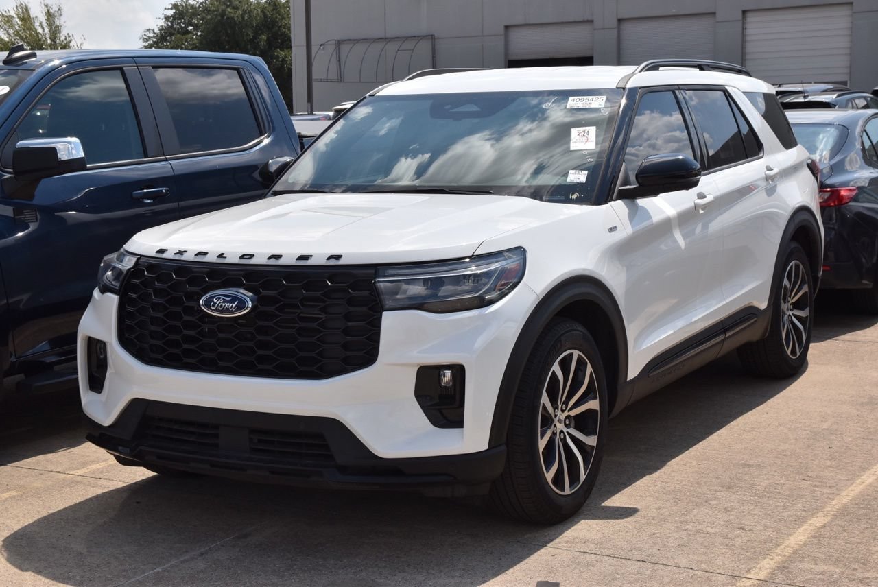 Certified 2025 Ford Explorer ST-Line RWD image 2