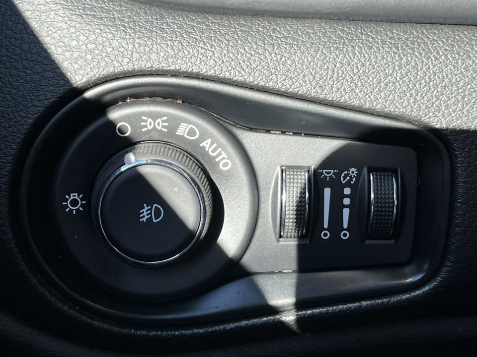 Used 2022 Jeep Renegade Limited w/ Sun, Sound & Wheels Group image 22