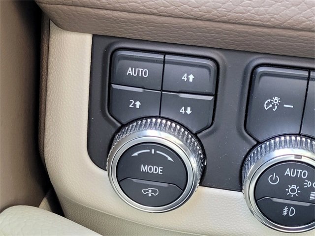 Used 2022 GMC Yukon XL Denali w/ Denali Ultimate Package image 30