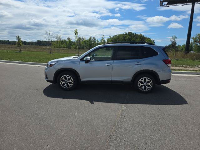 Used 2021 Subaru Forester Premium AWD/4WD image 4