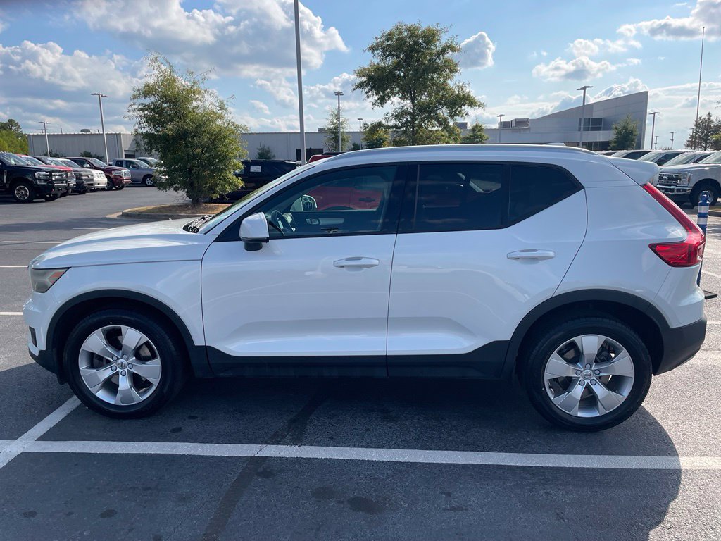 Used 2021 Volvo XC40 T4 Momentum FWD image 4