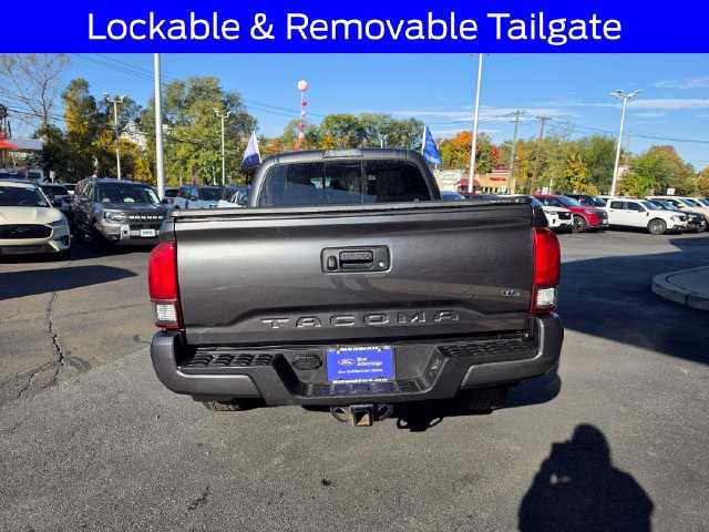Used 2018 Toyota Tacoma TRD Sport AWD/4WD image 6