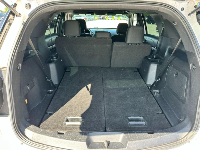 Certified 2017 Ford Explorer XLT FWD image 5