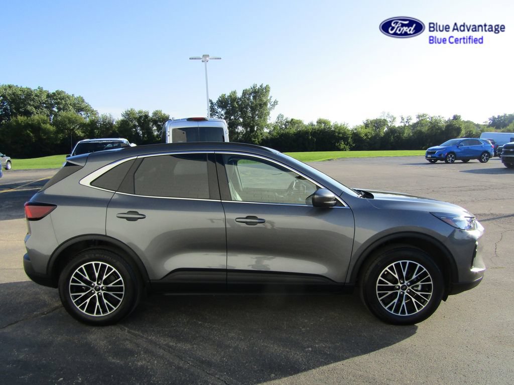 Certified 2026 Ford Escape SE w/ Class II Trailer Tow Package FWD image 15