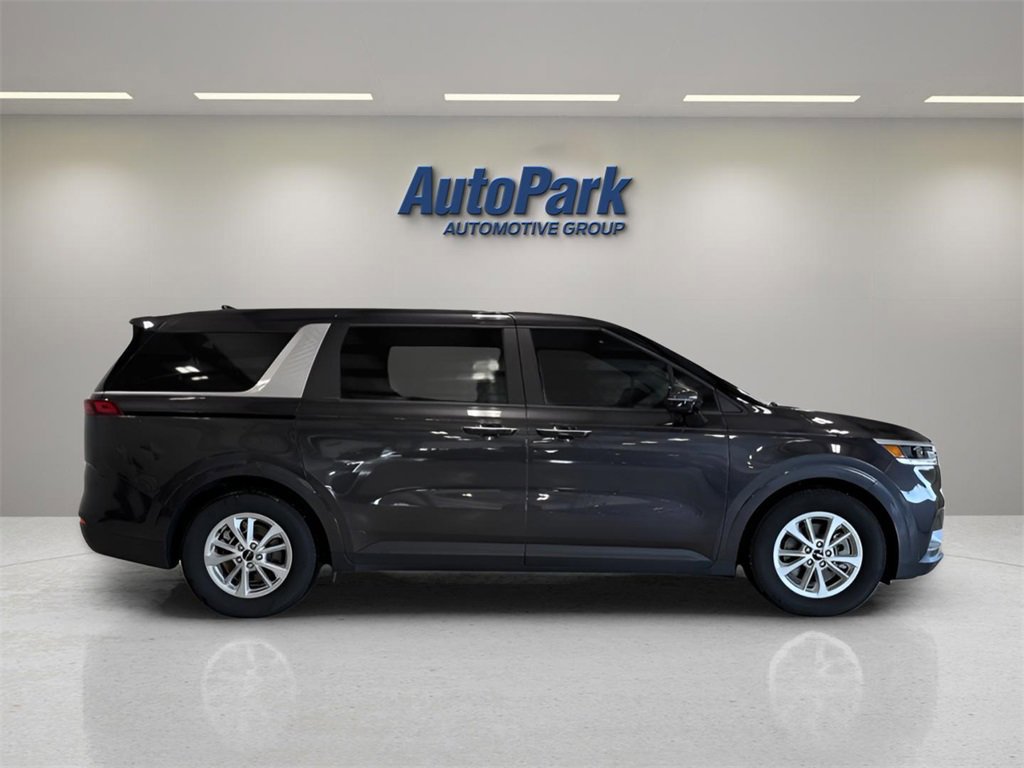 Used 2022 Kia Carnival LX image 6