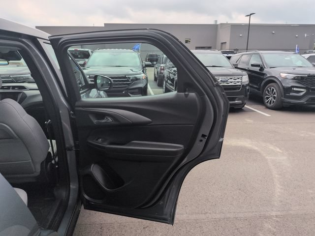 Used 2021 Chevrolet TrailBlazer LS FWD image 17