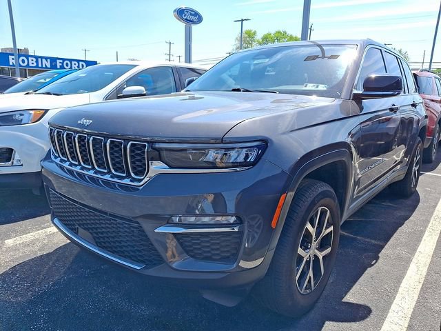 Used 2025 Jeep Grand Cherokee Limited AWD/4WD image 3