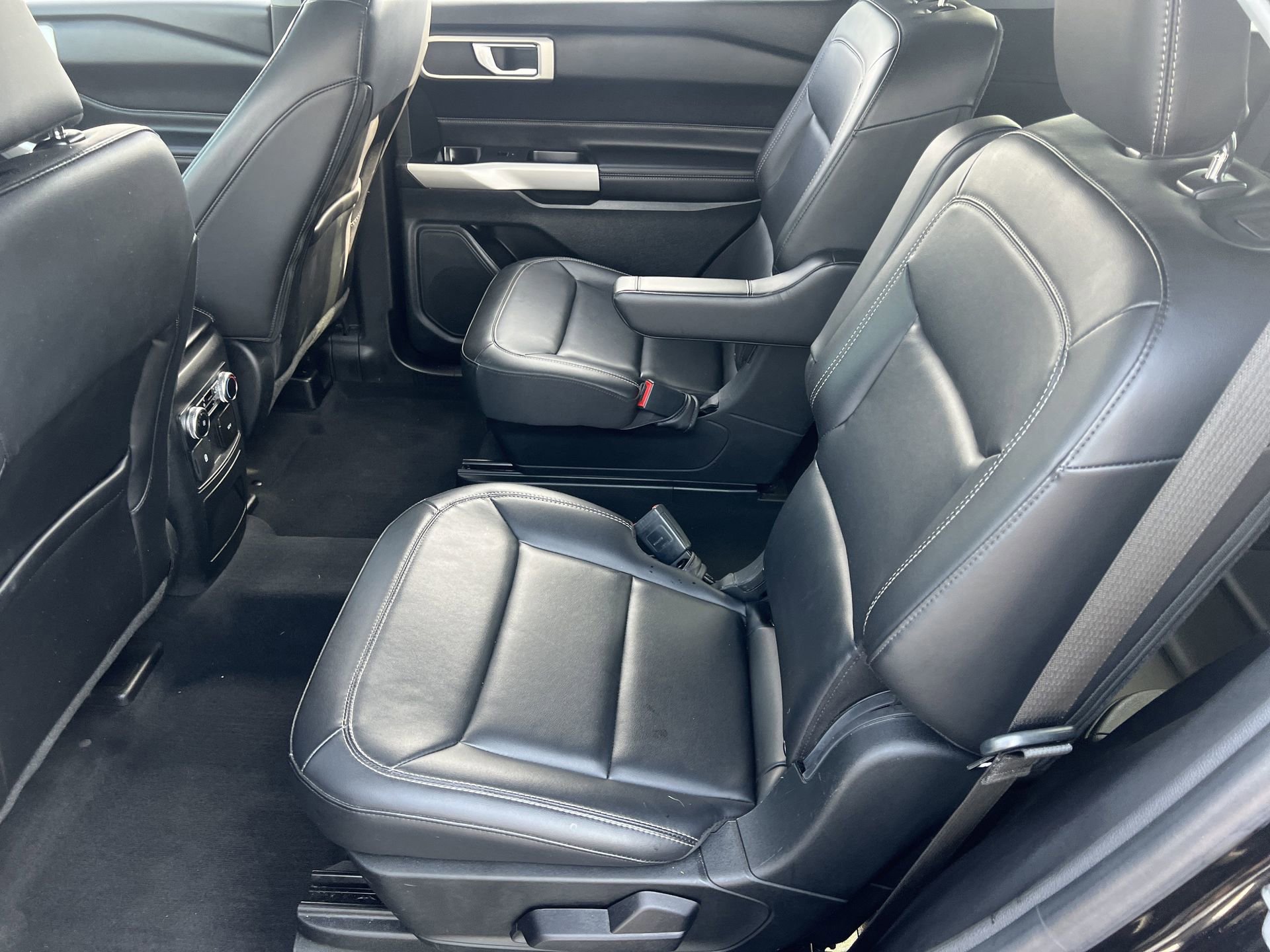 Certified 2022 Ford Explorer XLT w/ Equipment Group 202A image 25