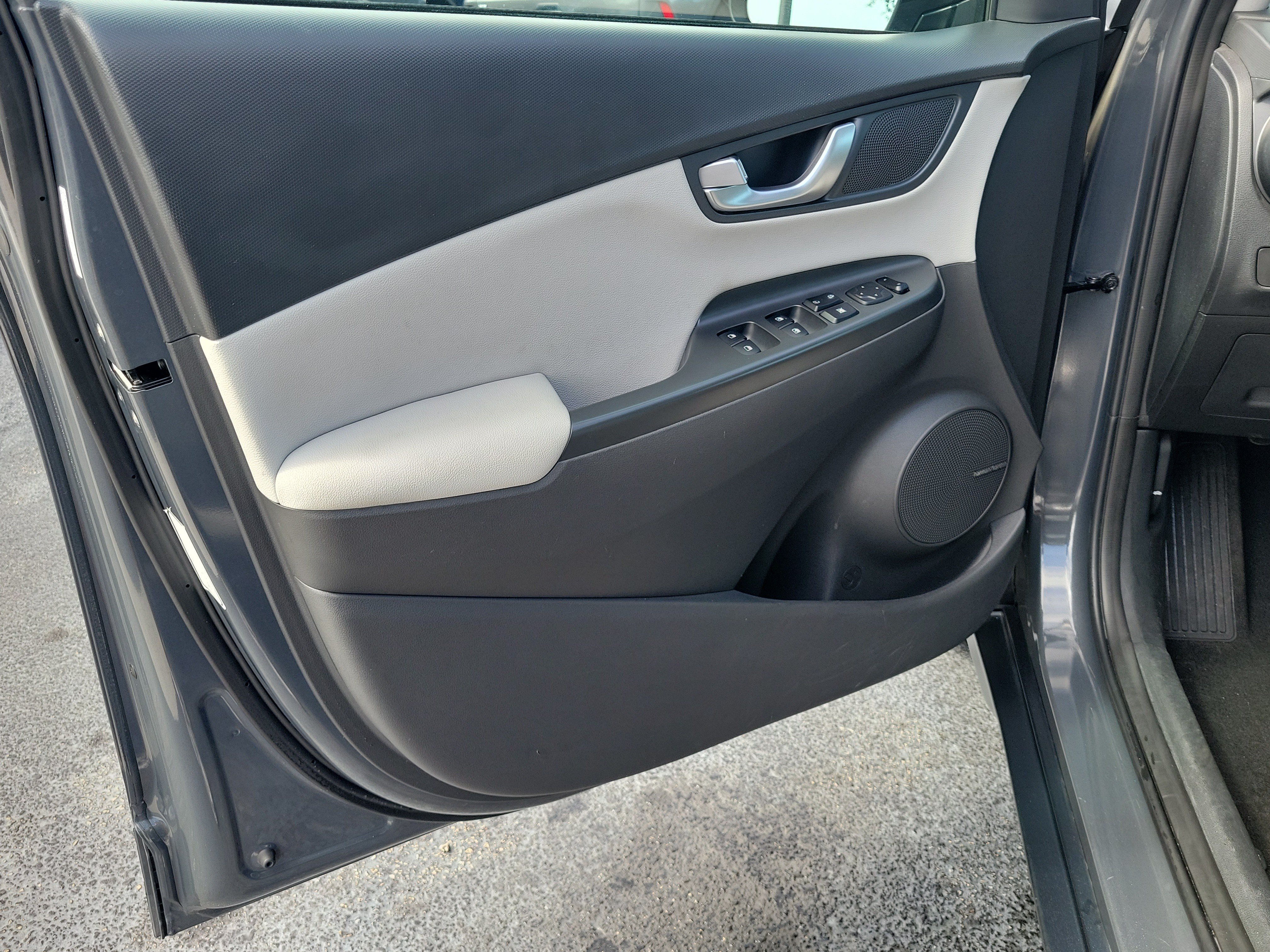 Used 2023 Hyundai Kona Limited AWD/4WD image 18