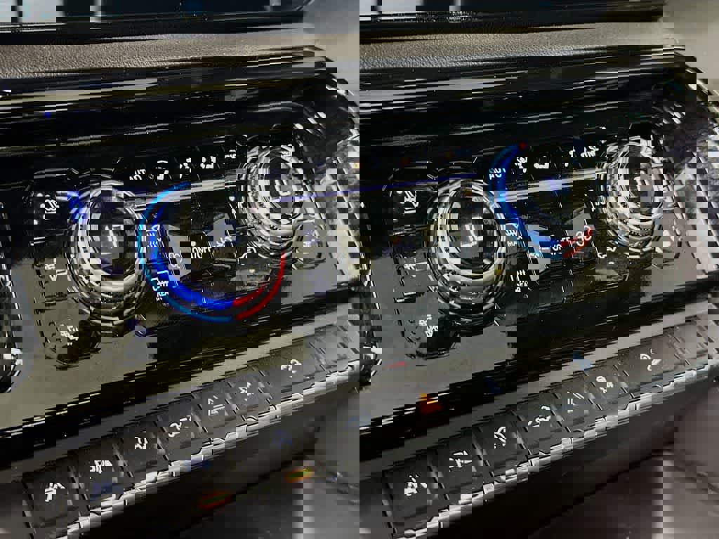 Used 2025 GMC Sierra 1500 AT4 w/ Technology Package image 21