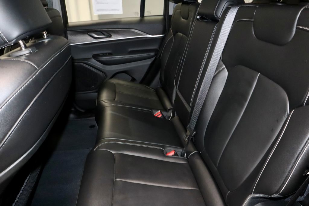 Used 2023 Jeep Grand Cherokee Limited image 23