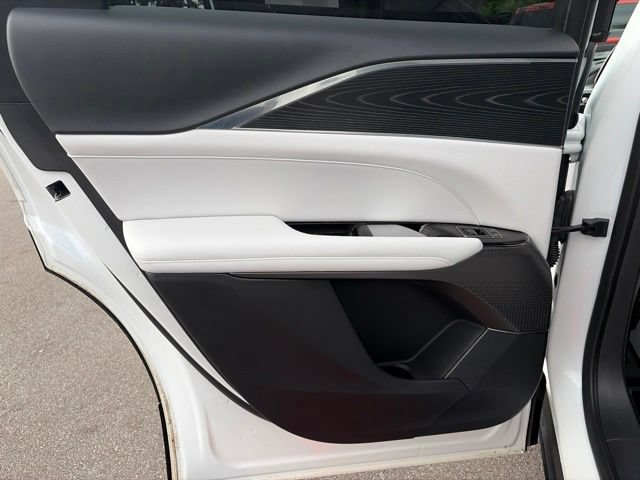 Used 2024 Cadillac Lyriq Luxury w/ LPO, Floor Liner Package AWD/4WD image 34