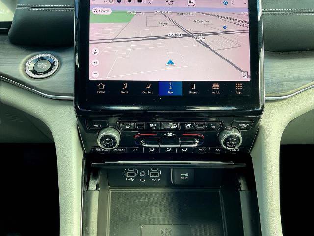 Used 2023 Jeep Grand Cherokee Overland w/ Luxury Tech Group IV AWD/4WD image 17