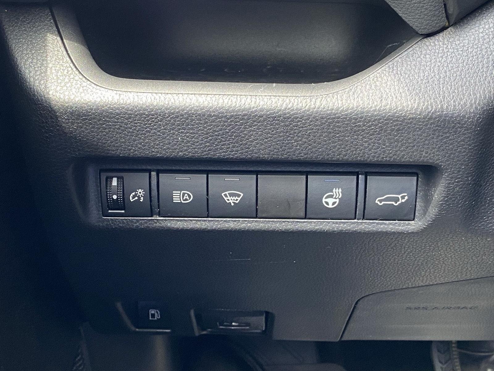 Used 2022 Toyota RAV4 XLE Premium AWD/4WD image 20