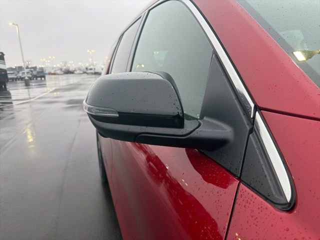 Used 2025 Chevrolet Traverse LT w/ Driver Confidence Package image 4