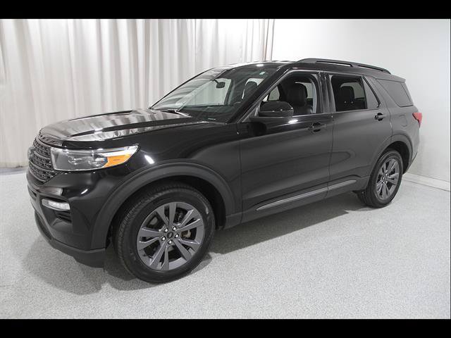 Certified 2024 Ford Explorer XLT w/ Equipment Group 202A AWD/4WD image 3