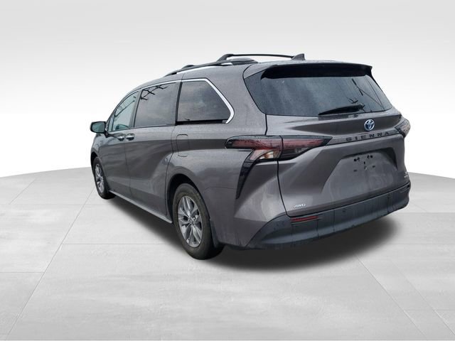 Used 2023 Toyota Sienna XLE image 5