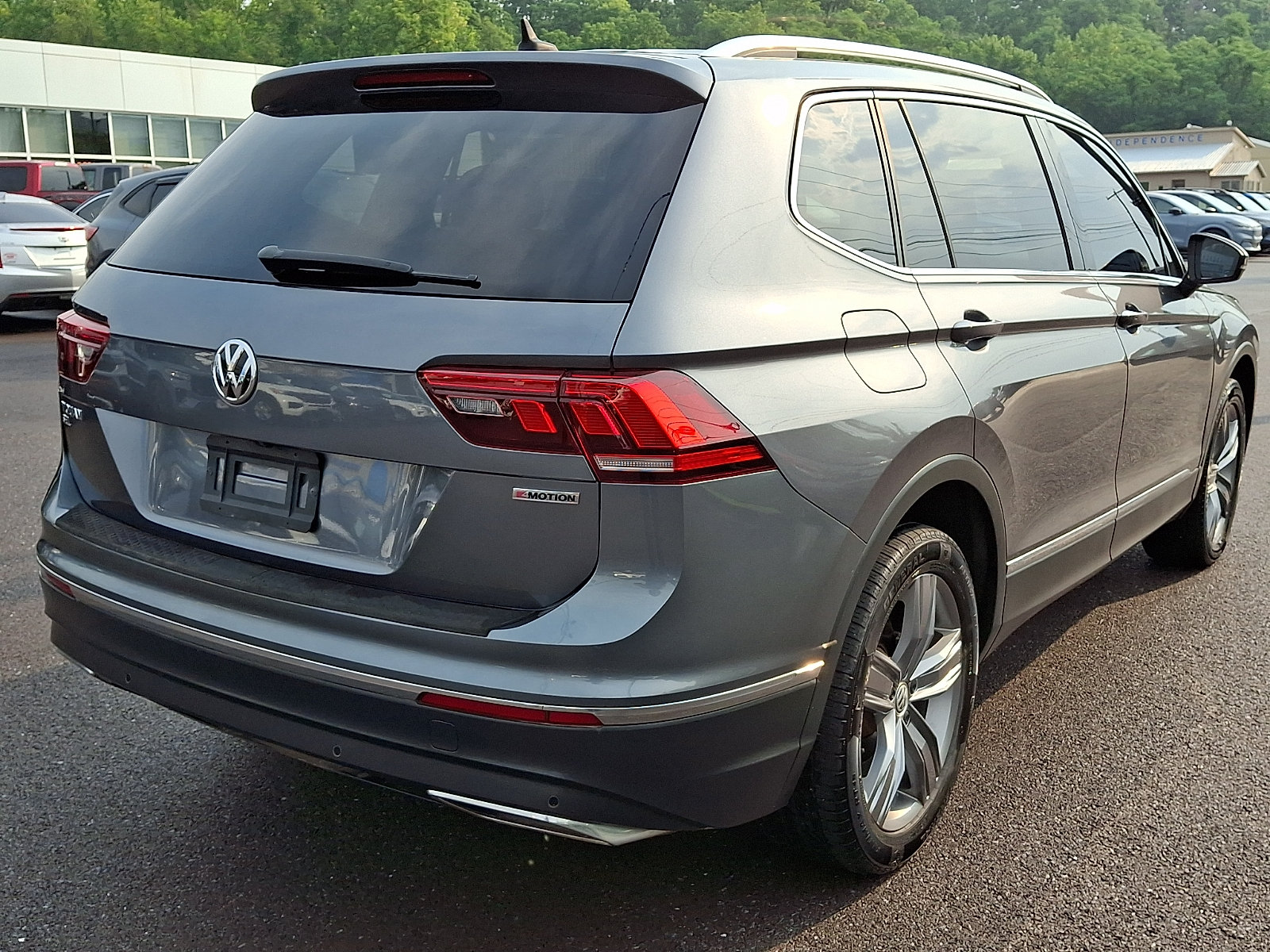 Used 2020 Volkswagen Tiguan SEL AWD/4WD image 10