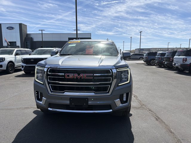 Used 2022 GMC Yukon XL SLT w/ SLT Premium Package AWD/4WD image 2