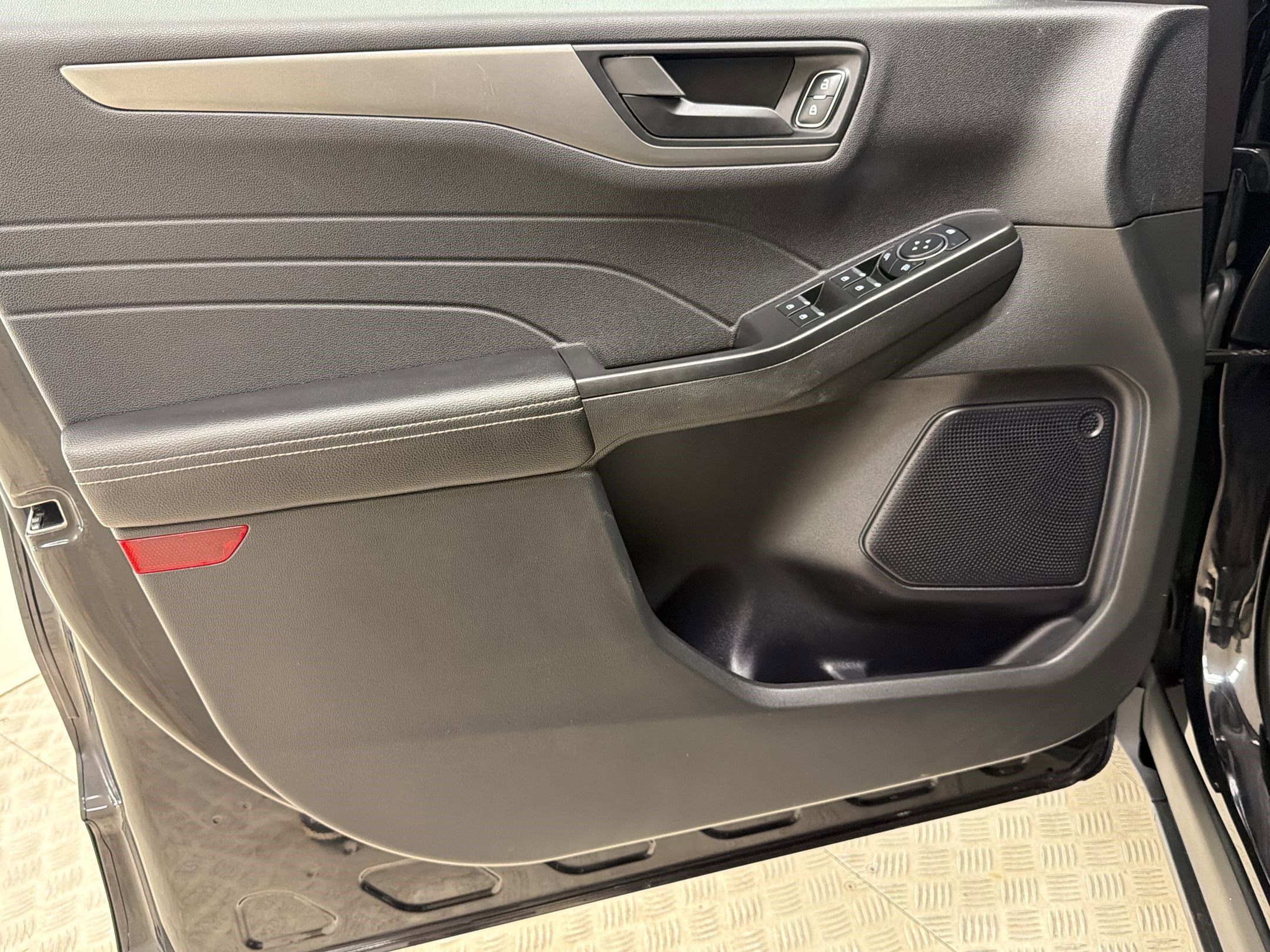 Certified 2023 Ford Escape Active AWD/4WD image 13