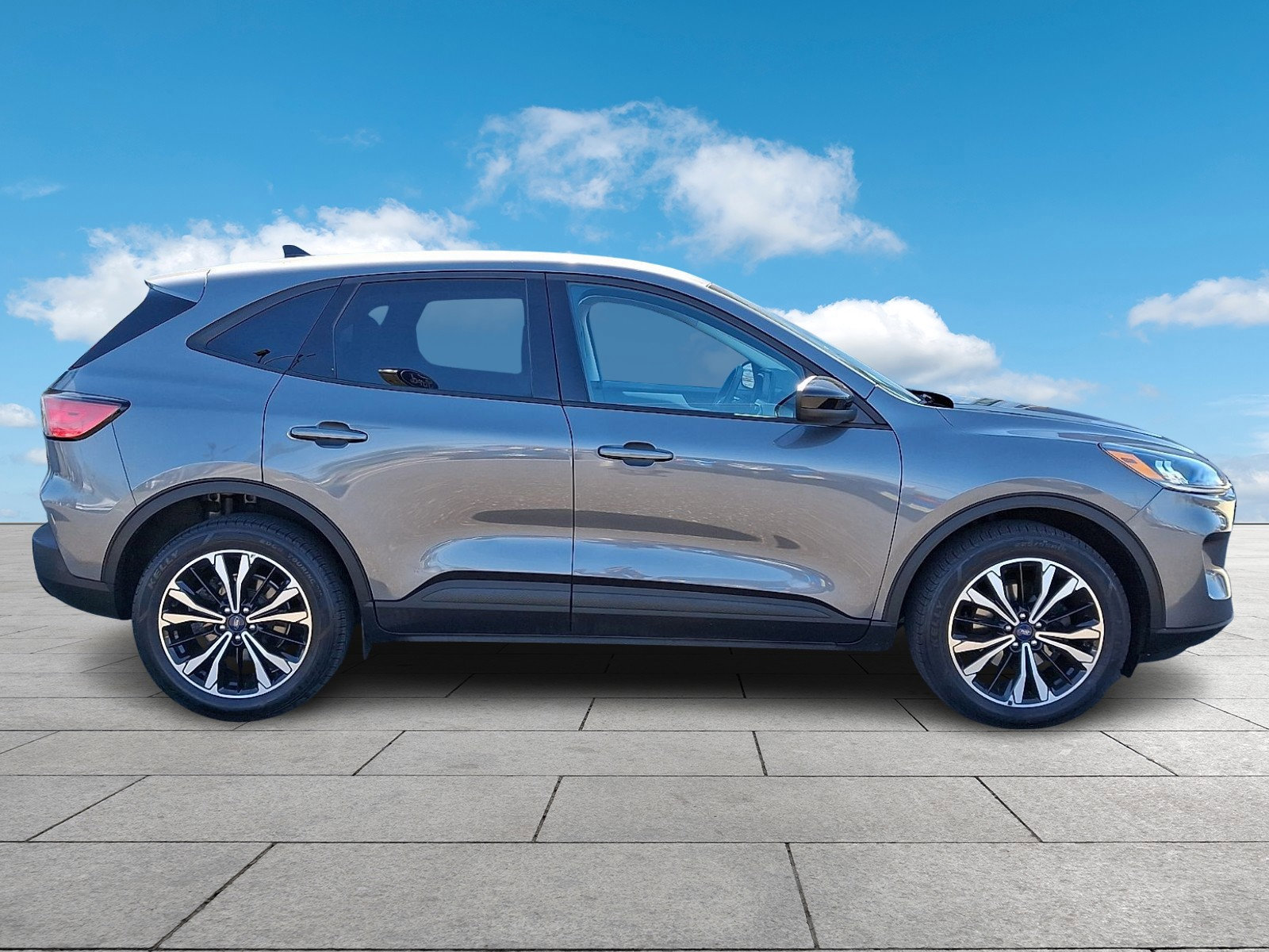 Certified 2022 Ford Escape SE w/ SE Sport Appearance Package image 5