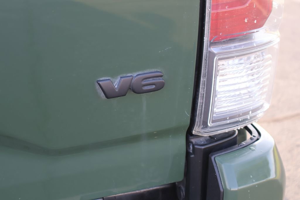 Used 2022 Toyota Tacoma TRD Sport AWD/4WD image 15