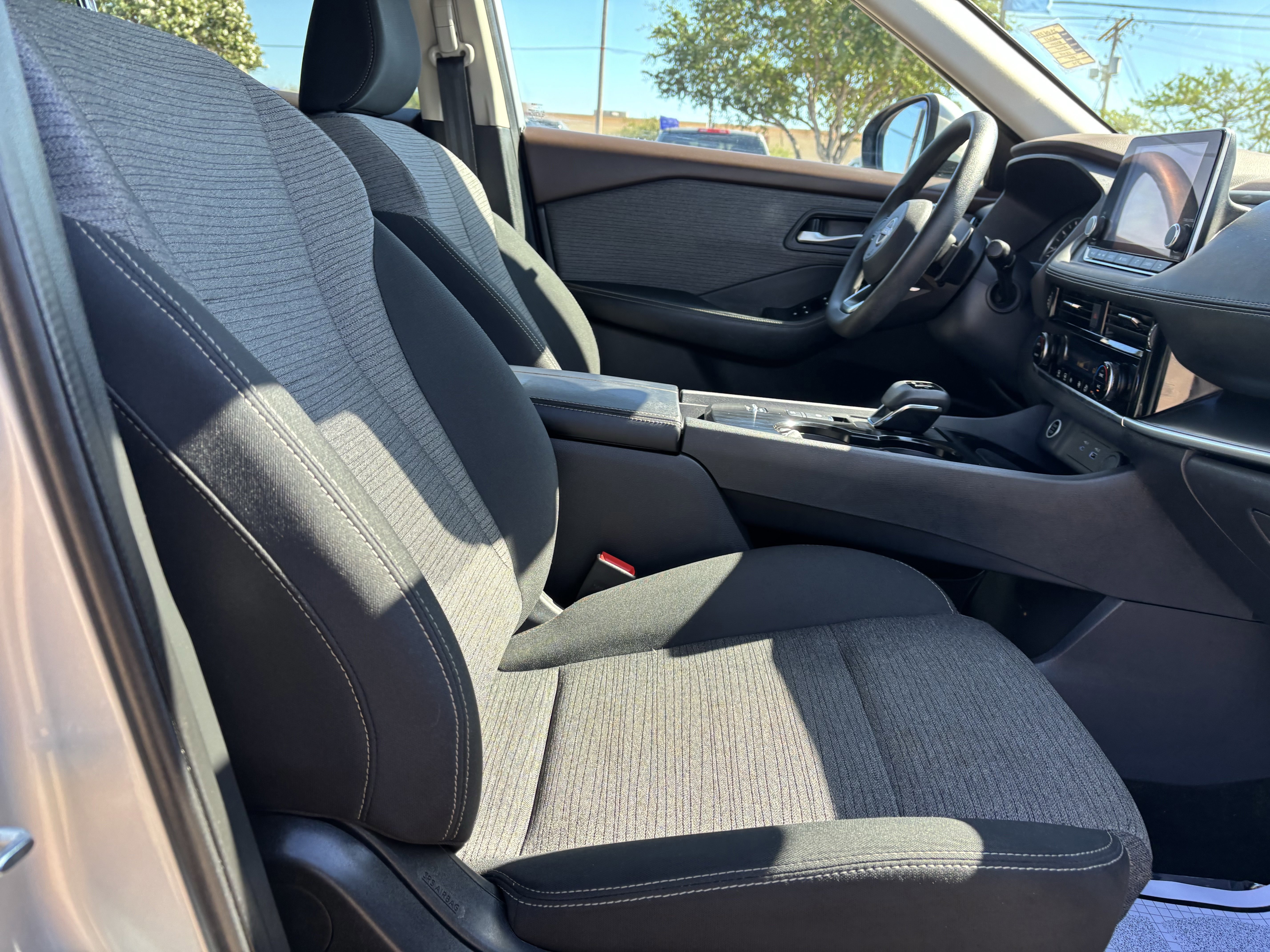 Used 2023 Nissan Rogue SV image 22