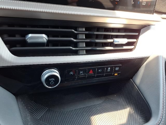 Certified 2025 Ford Explorer Active AWD/4WD image 17