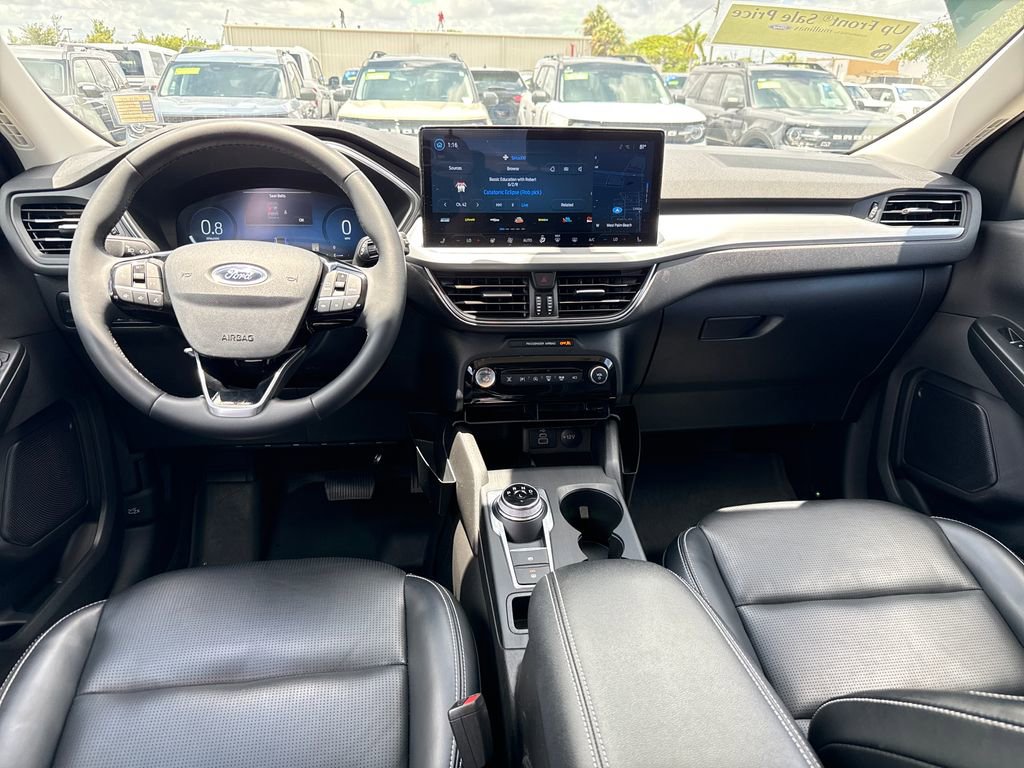 Certified 2024 Ford Escape Platinum w/ Class II Trailer Tow Package AWD/4WD image 6