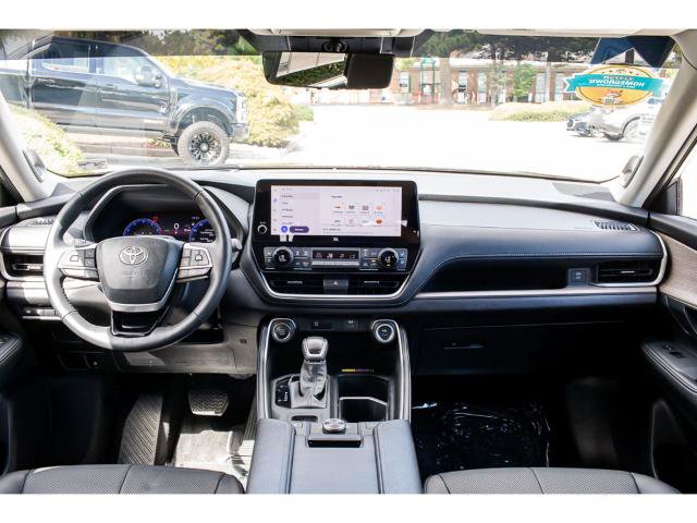 Used 2025 Toyota Grand Highlander AWD image 13