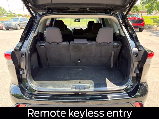 Used 2023 Toyota Highlander LE AWD/4WD image 23