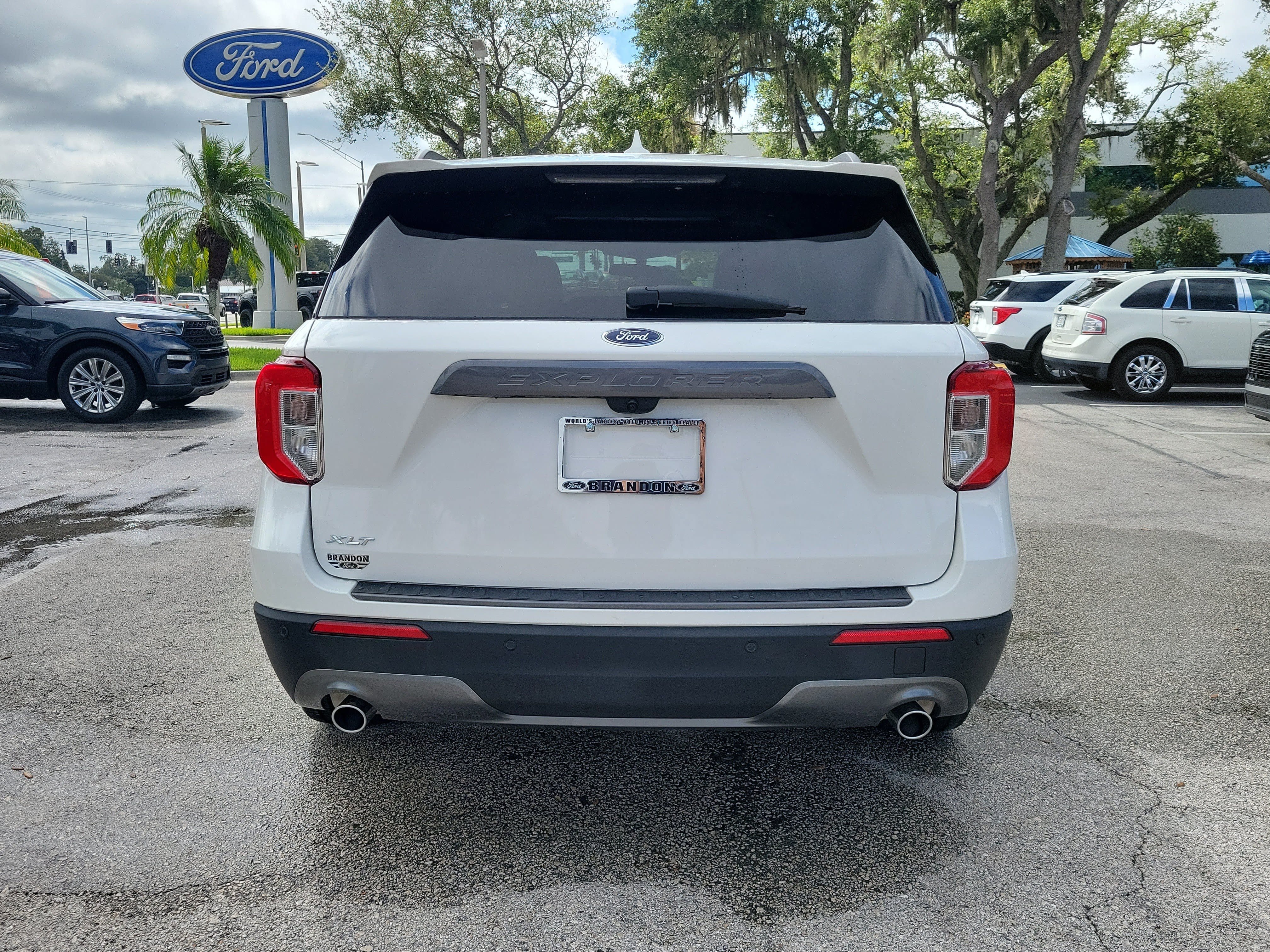 Certified 2023 Ford Explorer XLT w/ Equipment Group 202A RWD image 8